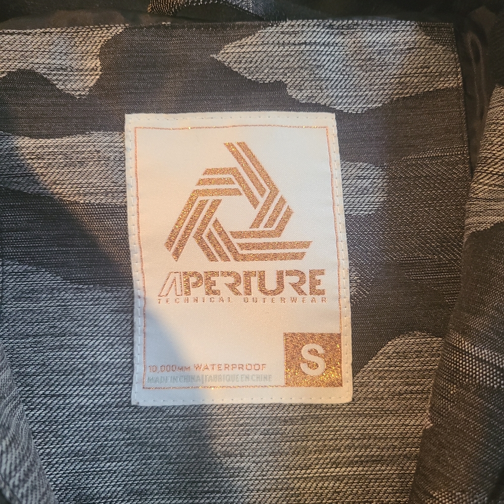 Aperture Snowboarding Shell - Picture 2 of 3